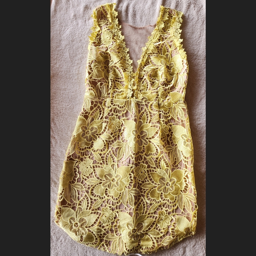 Elegant Yellow Lace Midi Dress